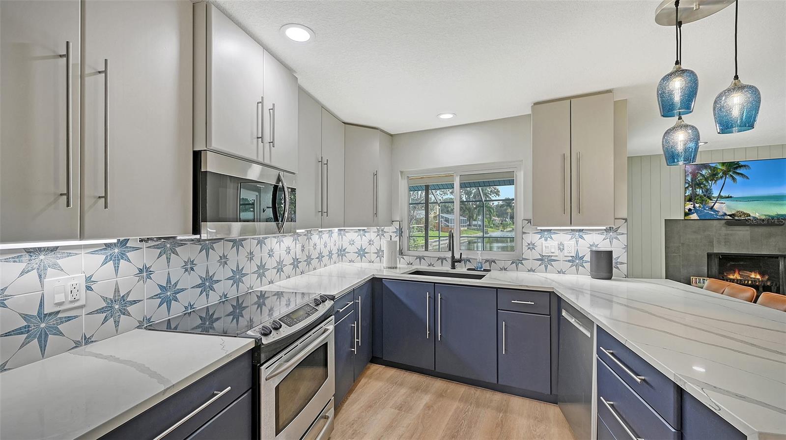 3924 HELENE ST — photo 21
