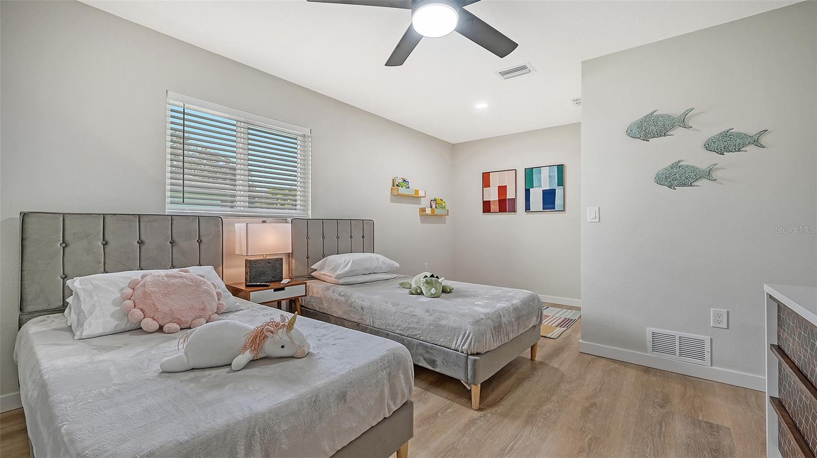 3924 HELENE ST — photo 38