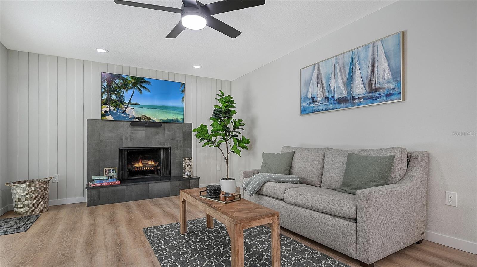 3924 HELENE ST — photo 30