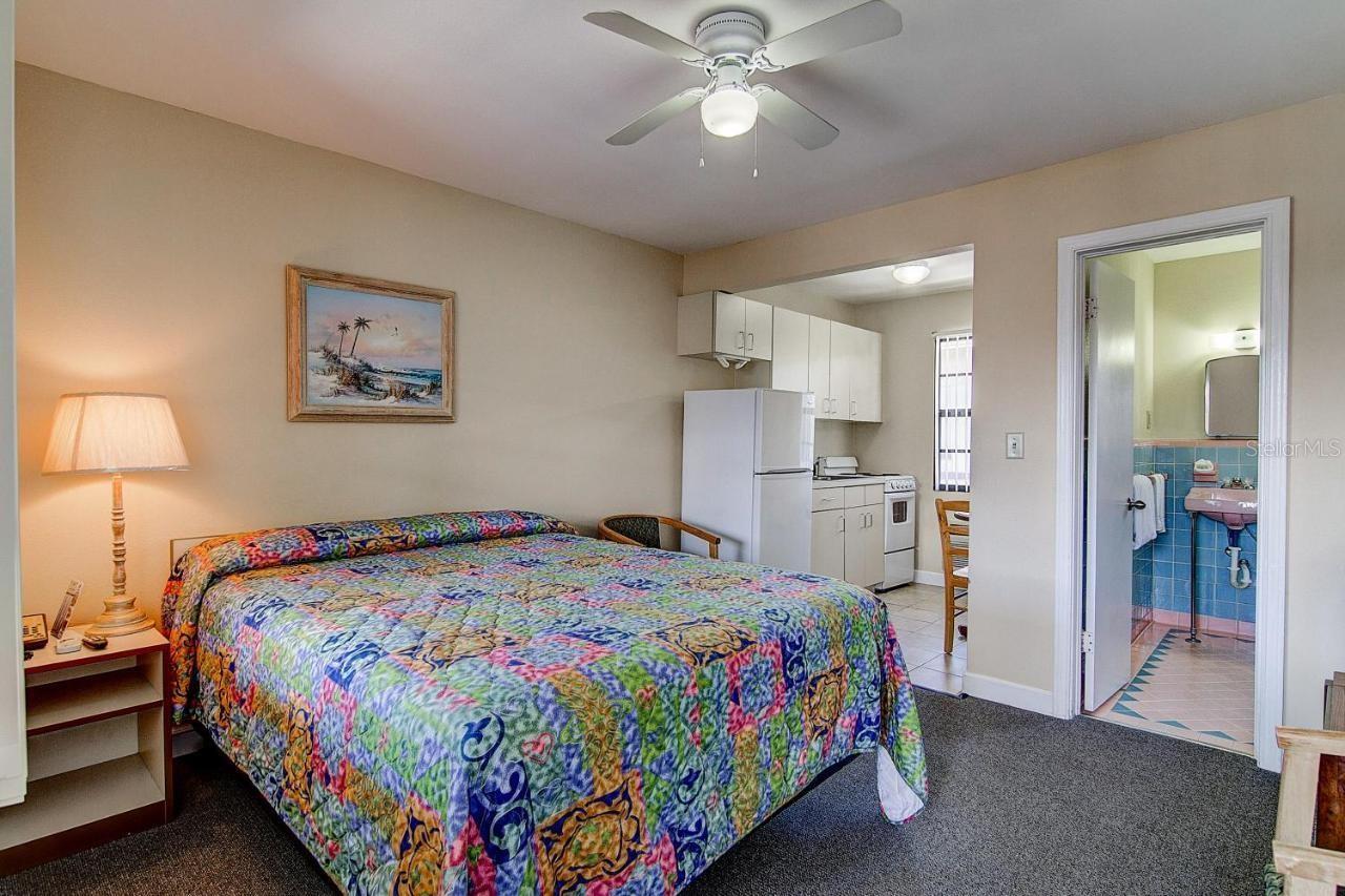 653 MANDALAY AVE — photo 3