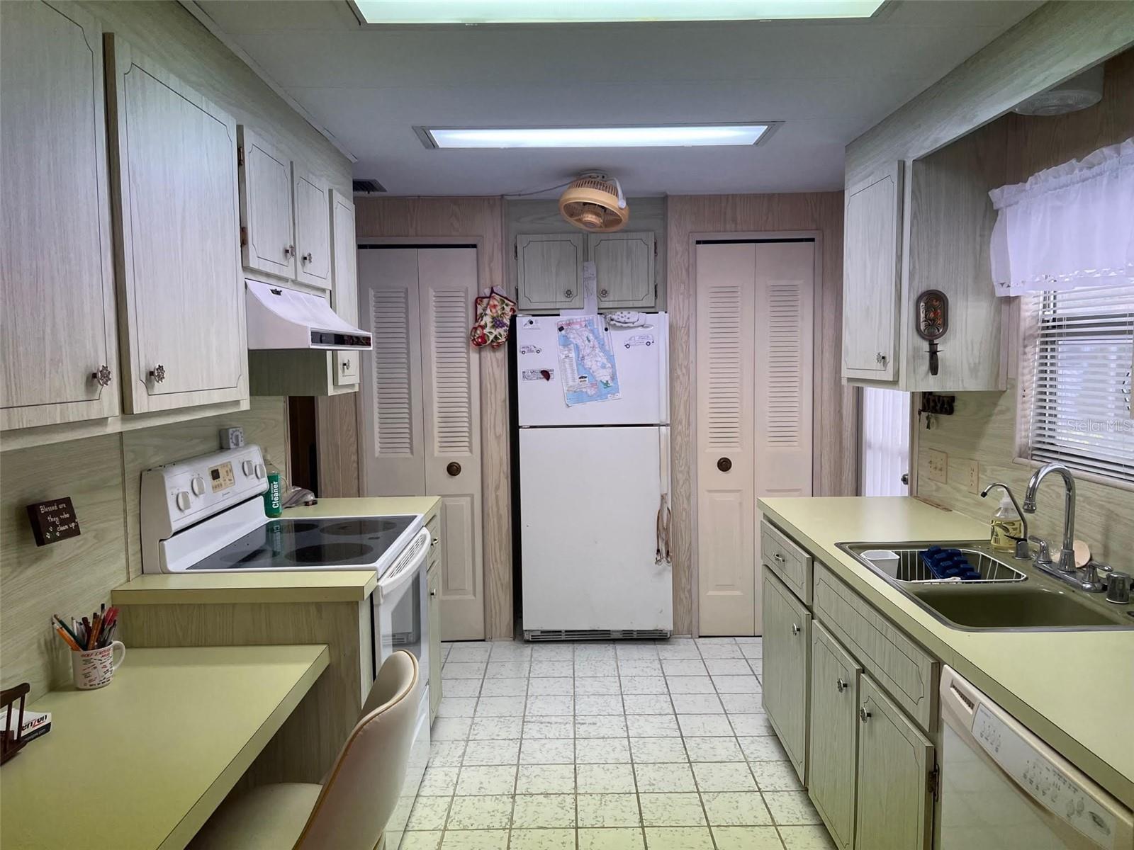 201 ROYAL PALM CIR — photo 3
