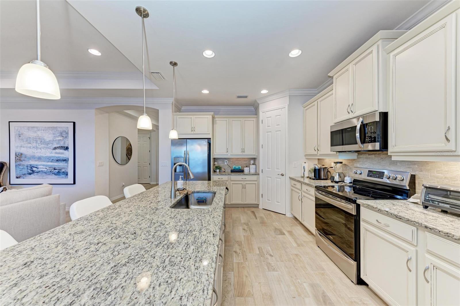 228 MARAVIYA BLVD — photo 18