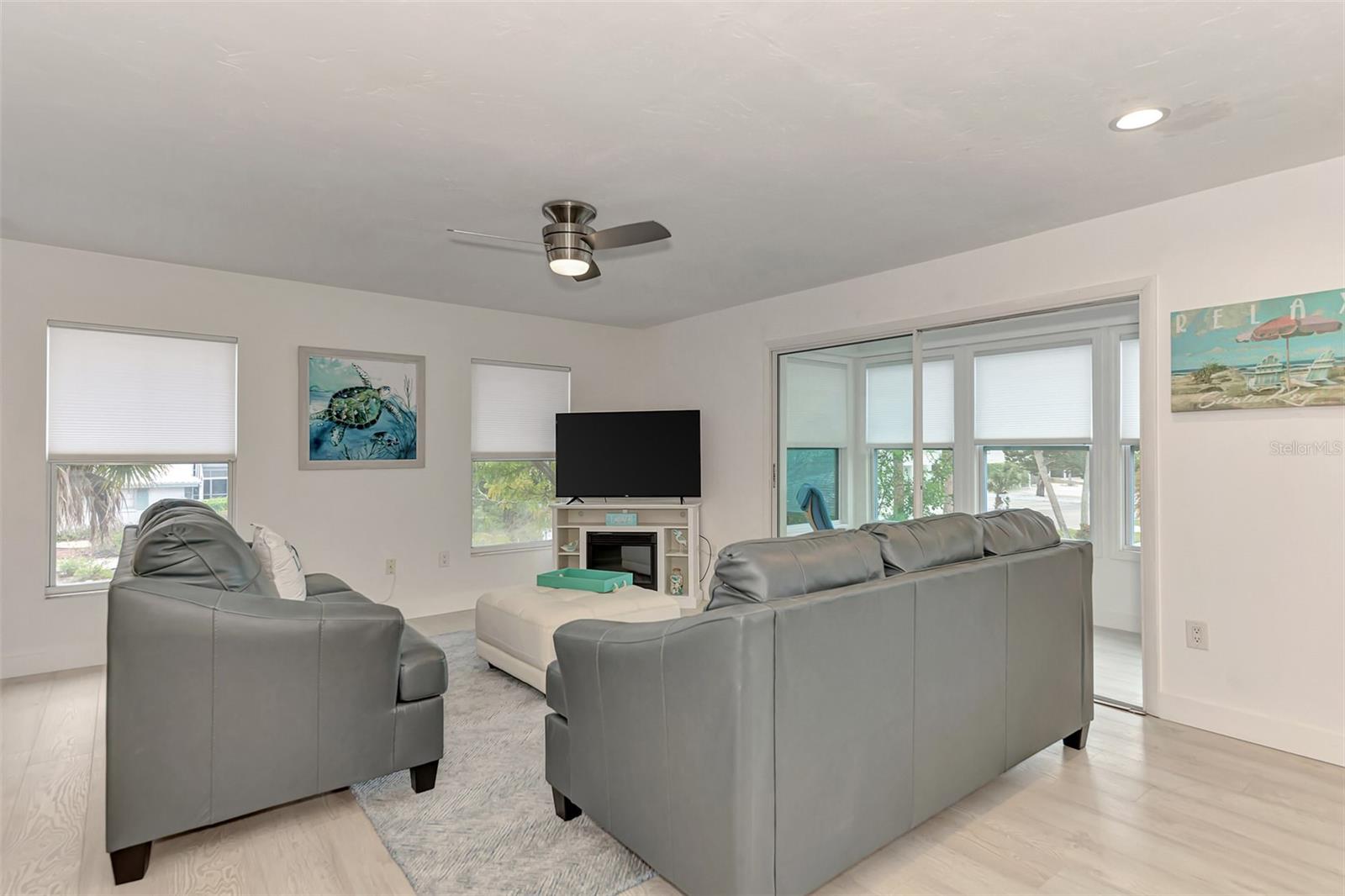 5516 AVENIDA DEL MARE — photo 10