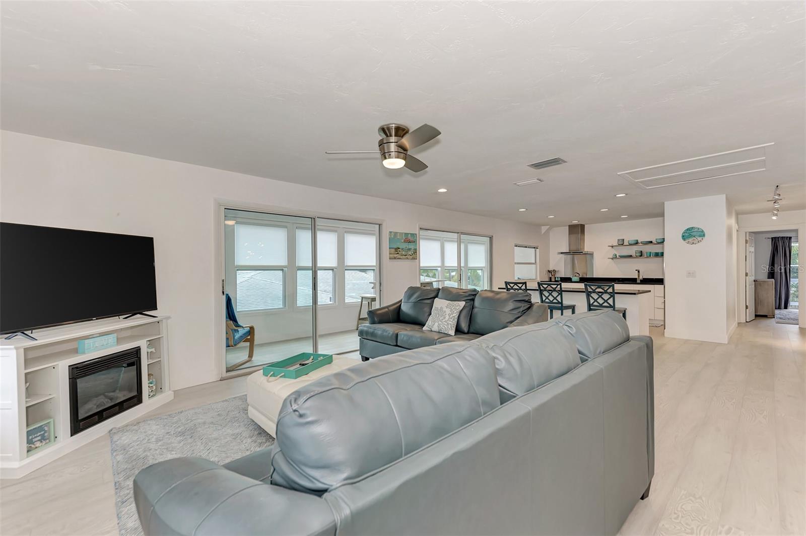 5516 AVENIDA DEL MARE — photo 9