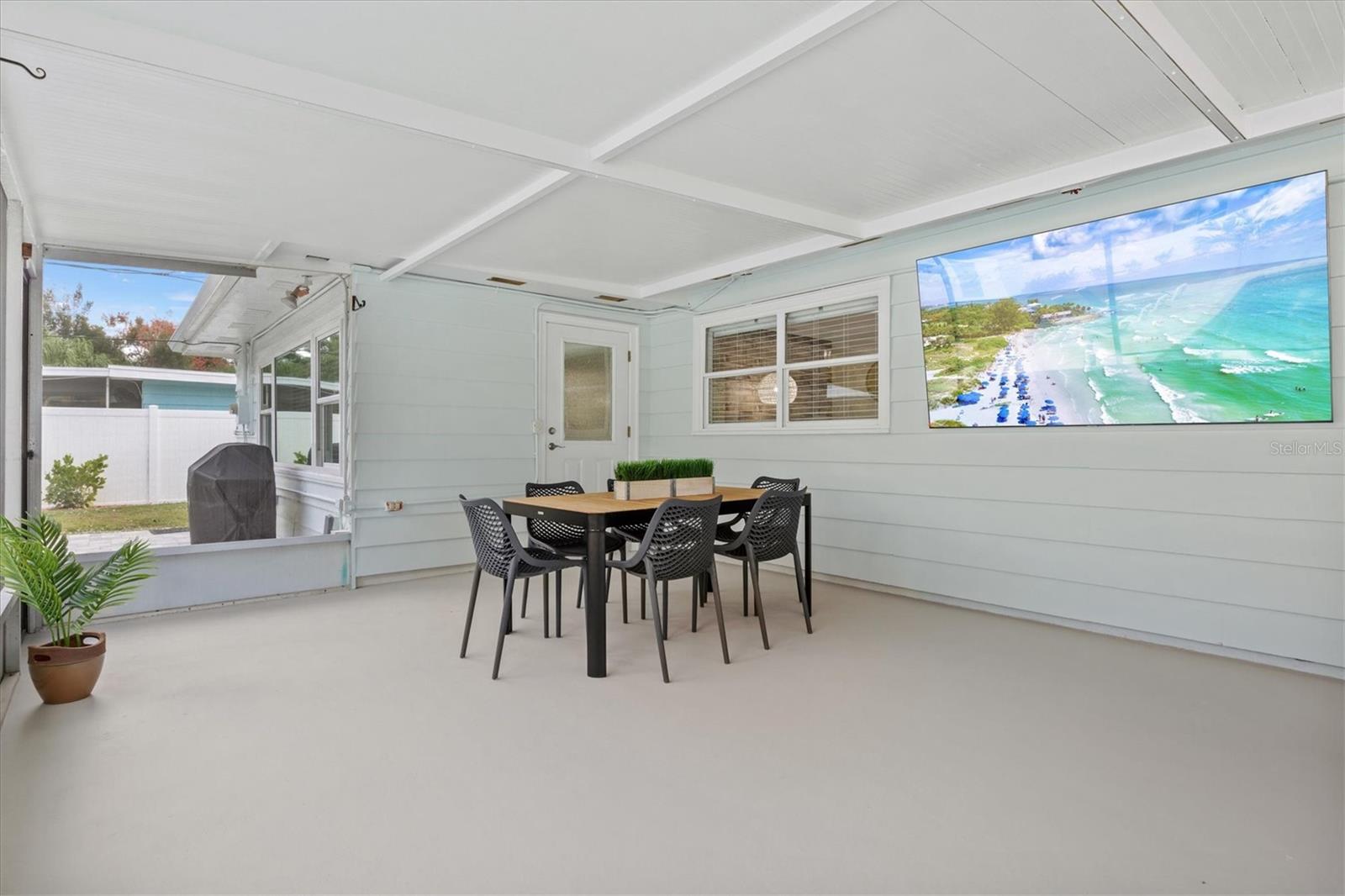 2641 MARTIN ST — photo 28