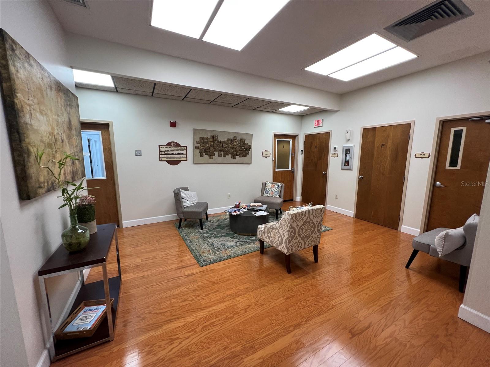 2111 W SWANN AVE — photo 19