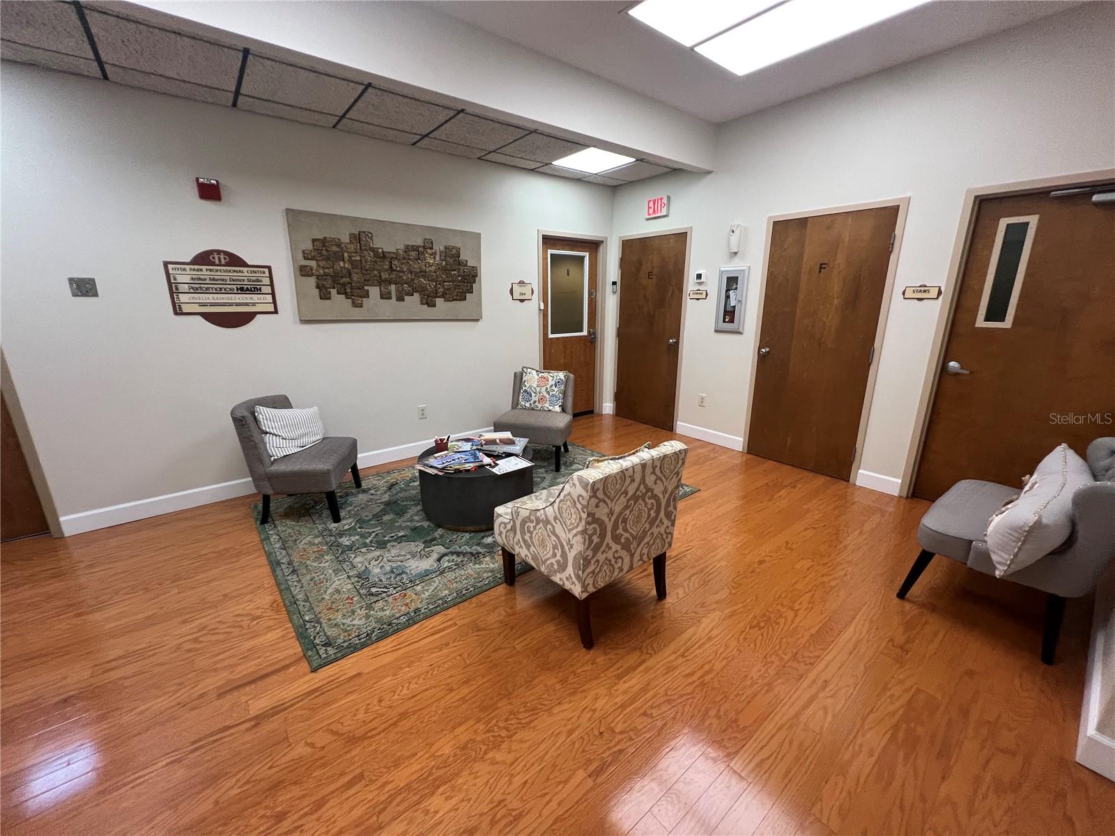 2111 W SWANN AVE — photo 11