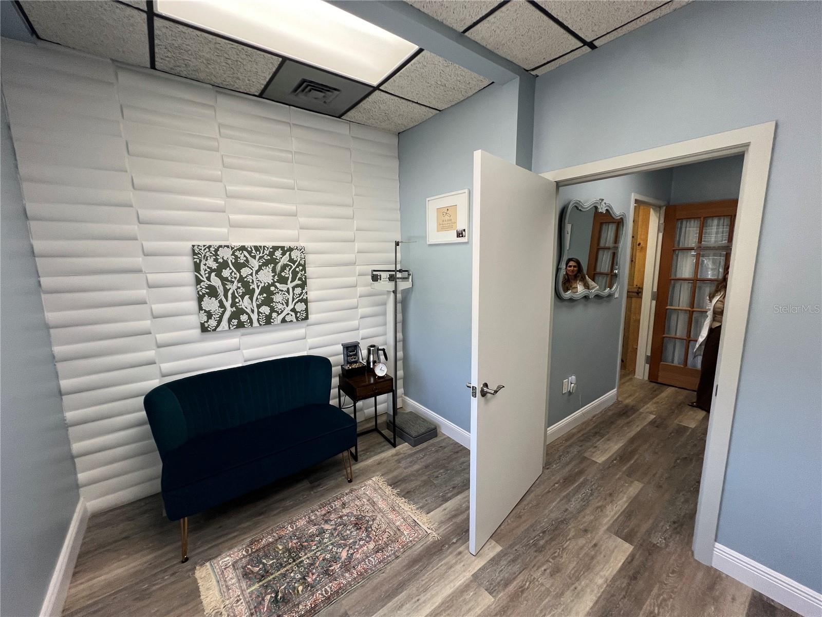 2111 W SWANN AVE — photo 25