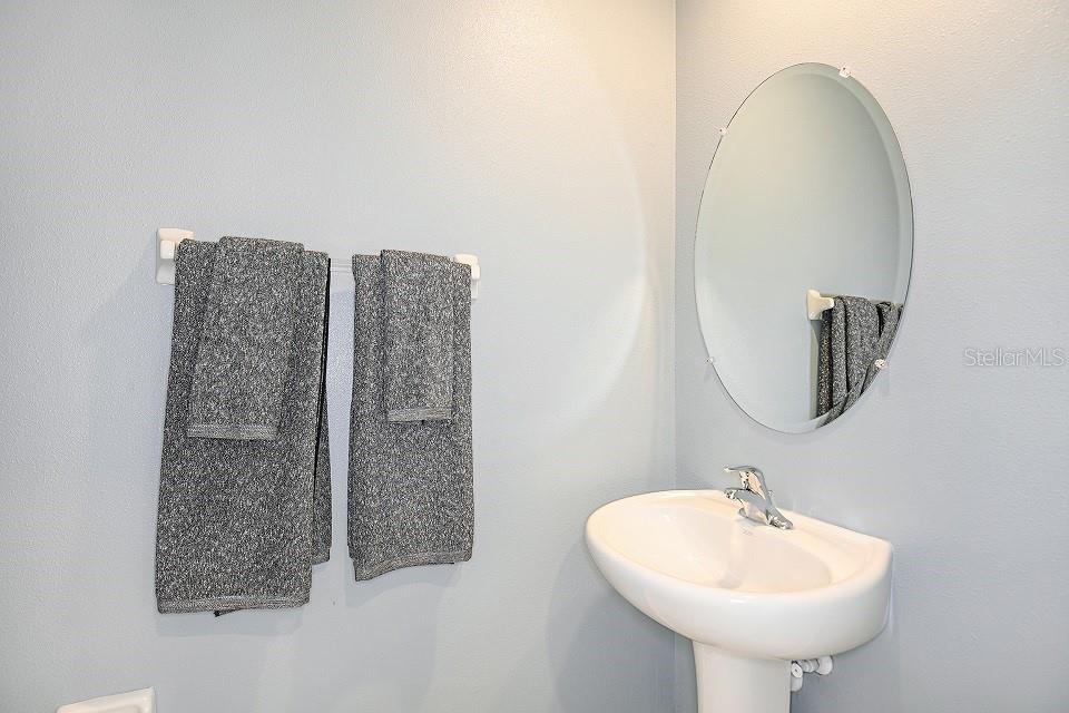 2530 LEONIA LN — photo 2
