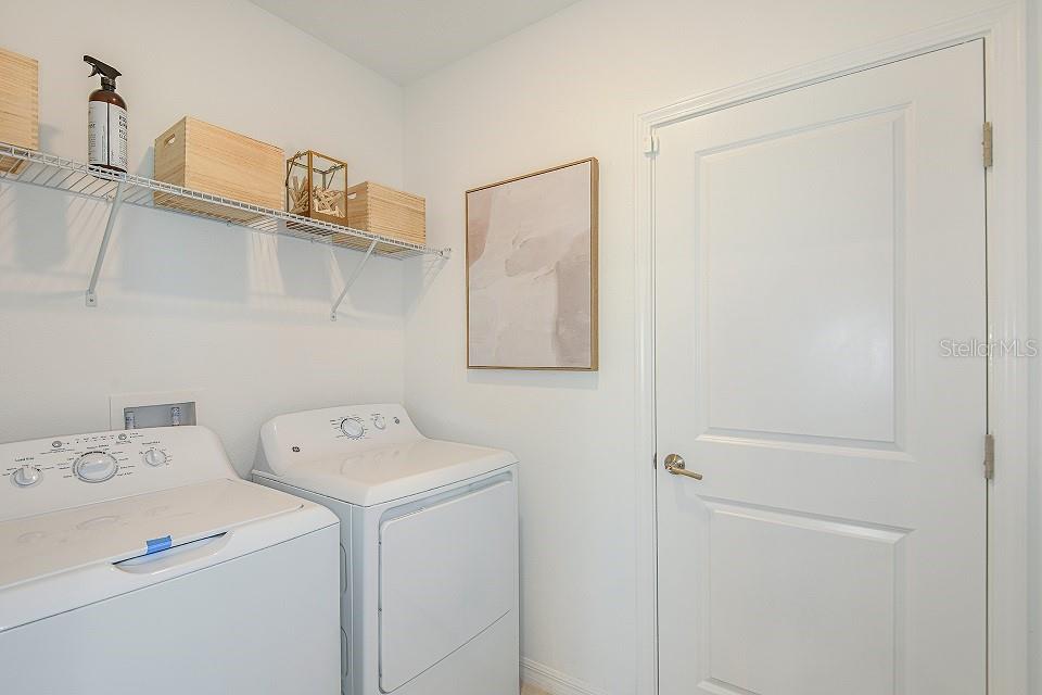 2530 LEONIA LN — photo 9