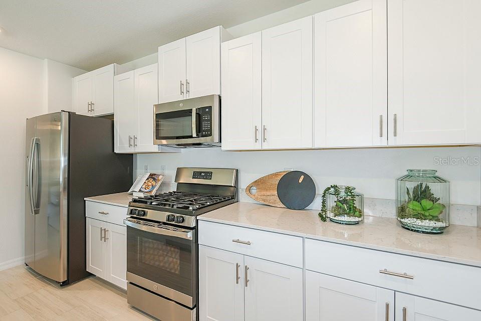 2530 LEONIA LN — photo 10
