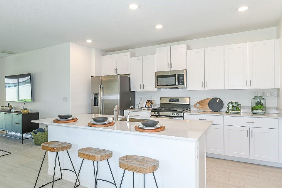 2530 LEONIA LN — photo 3