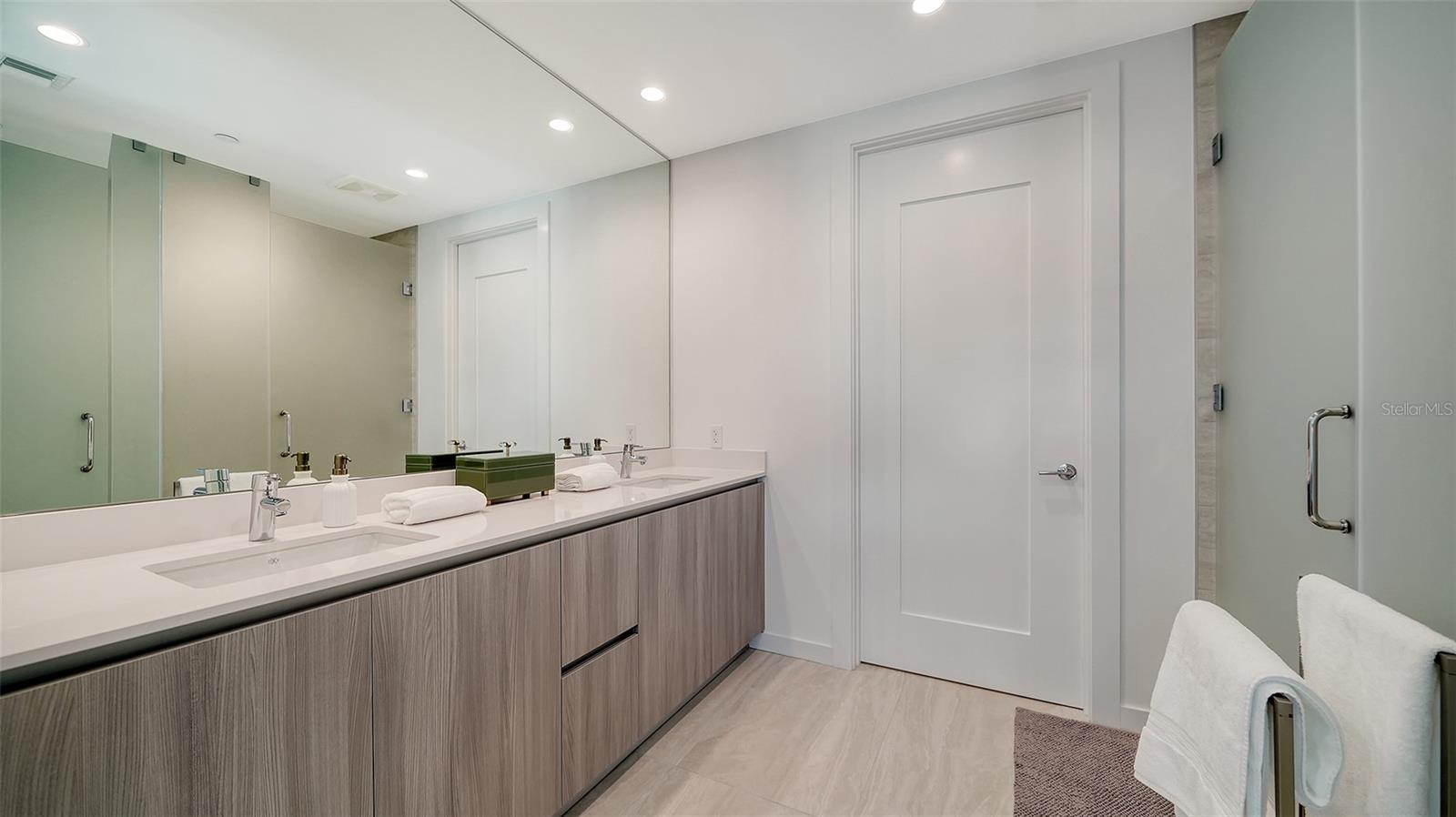 301 QUAY COMMONS DR #704 — photo 27