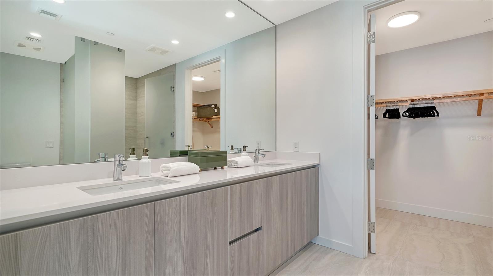 301 QUAY COMMONS DR #704 — photo 33