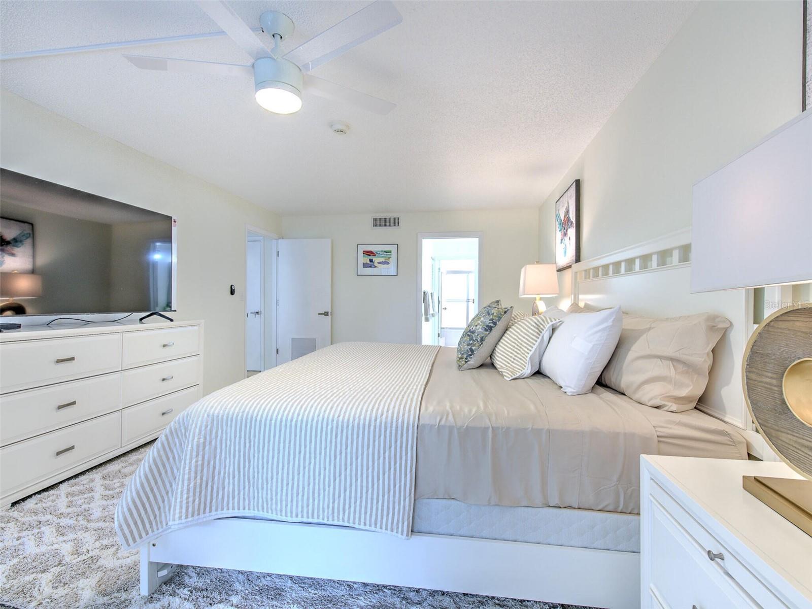 833 BAYPORT WAY #833 — photo 17