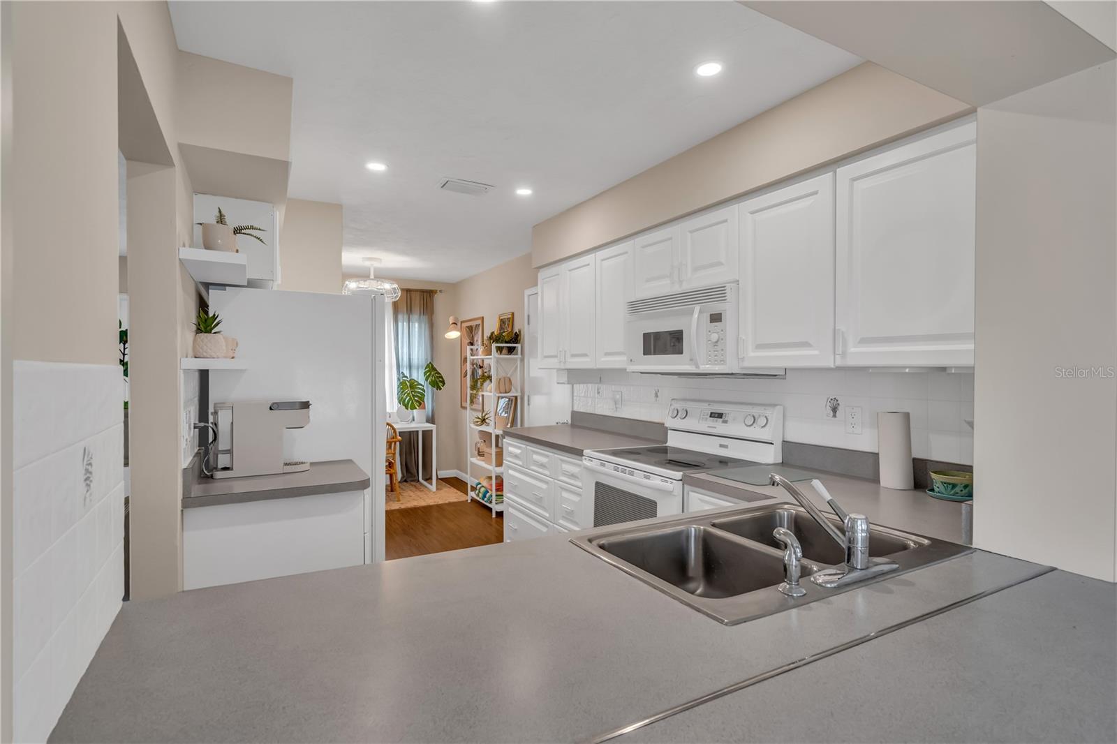 2449 BREAKWATER CIR — photo 14