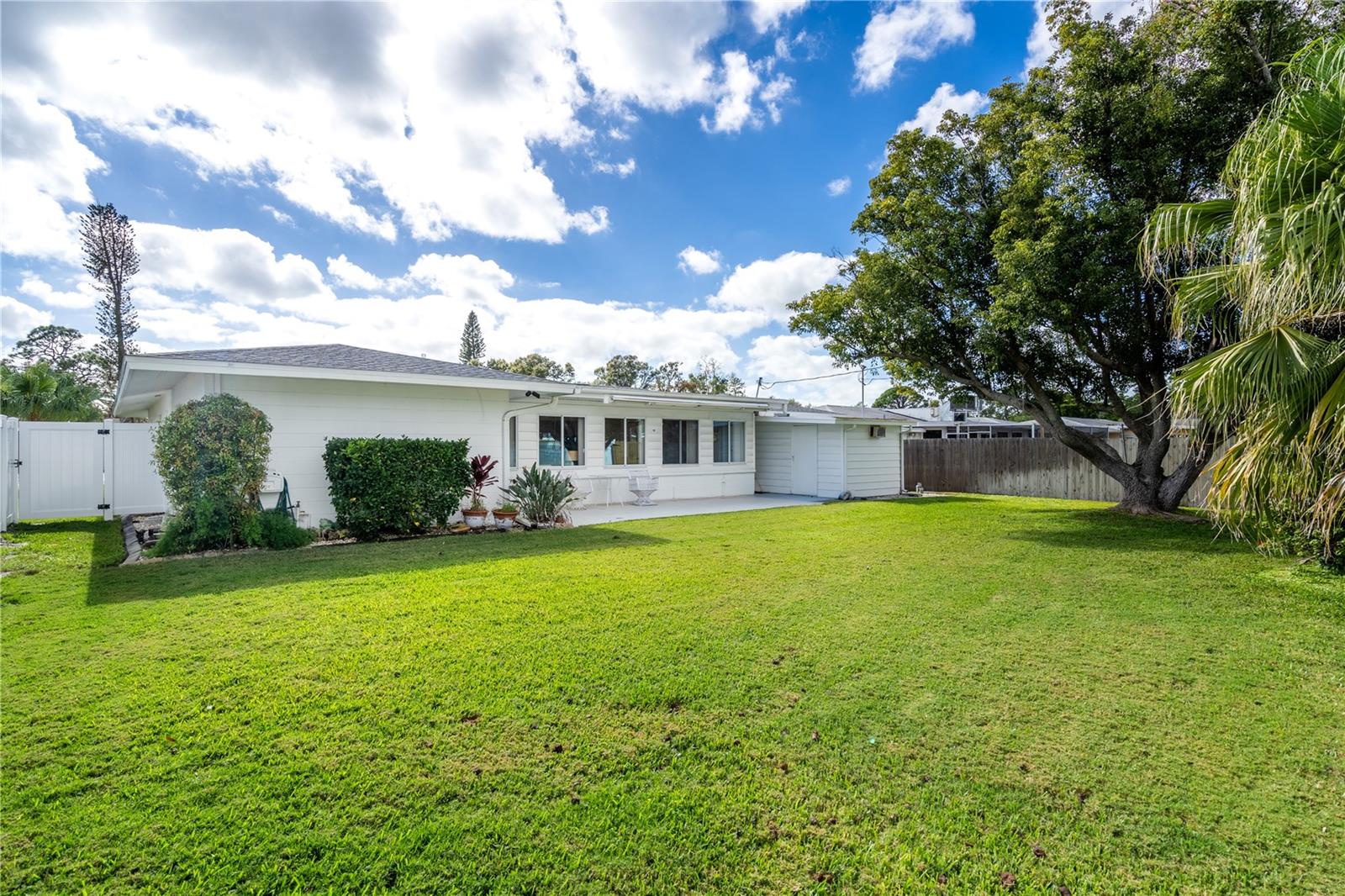 2449 BREAKWATER CIR — photo 11