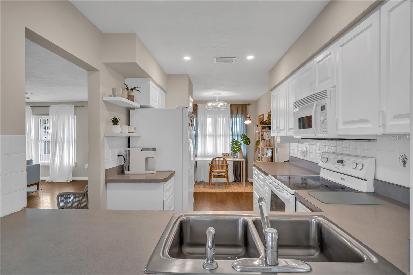 2449 BREAKWATER CIR — photo 13