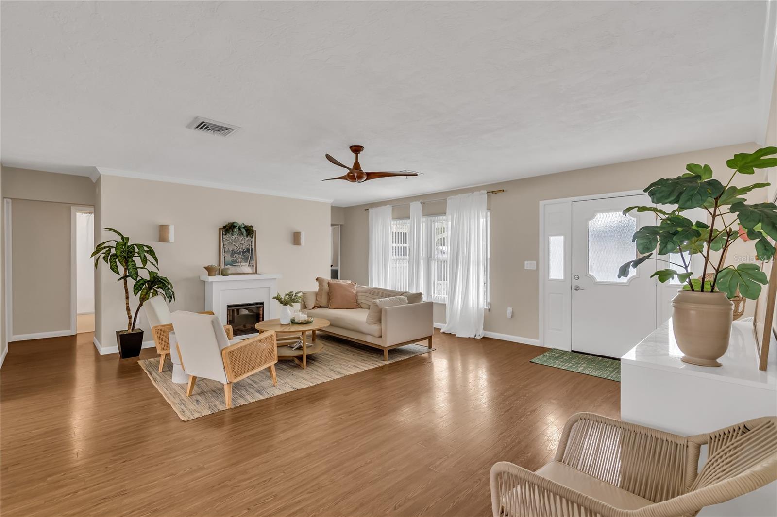 2449 BREAKWATER CIR — photo 4