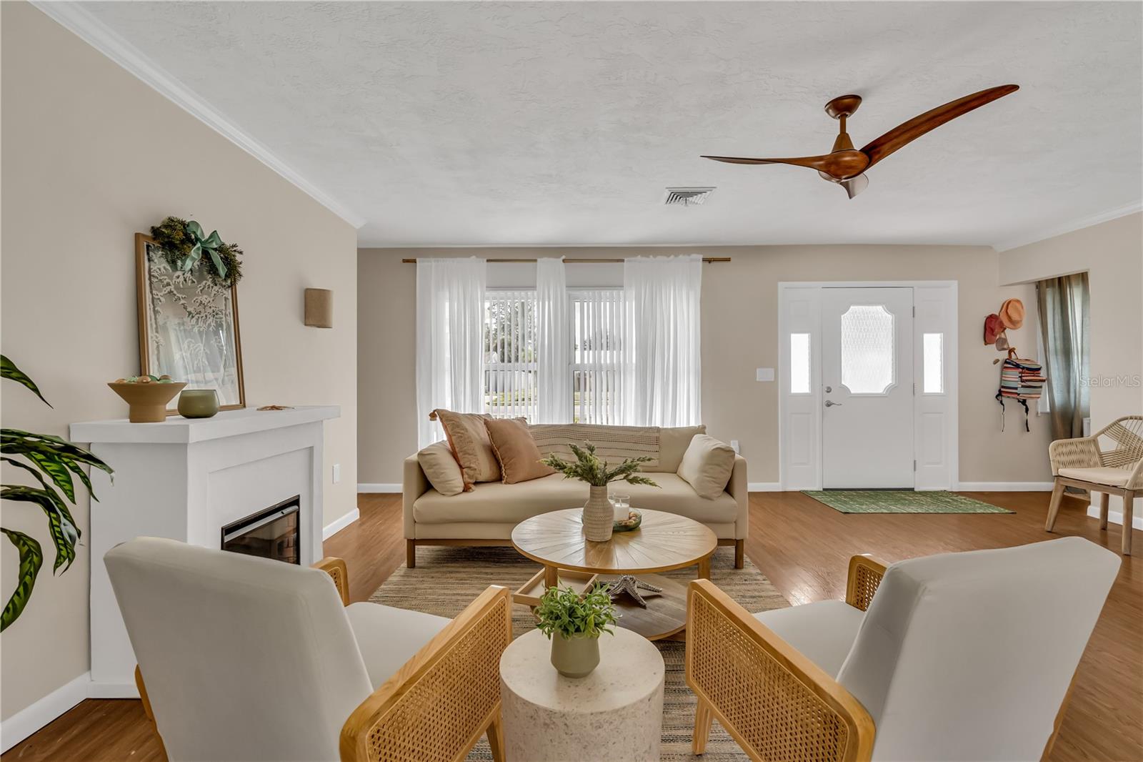 2449 BREAKWATER CIR — photo 3