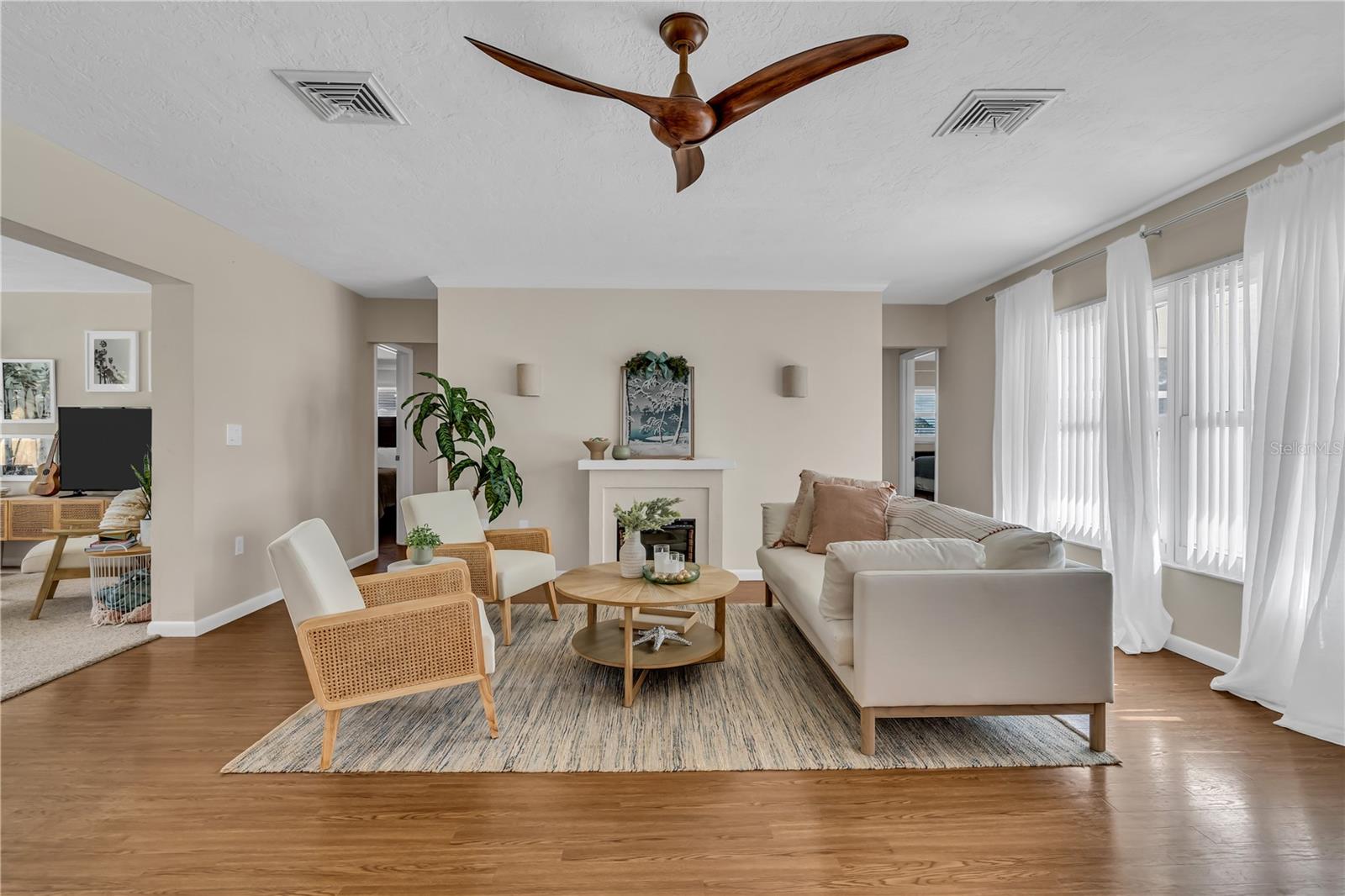 2449 BREAKWATER CIR — photo 2