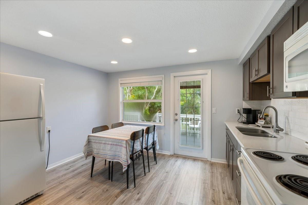 307 WINFIELD WAY — photo 17
