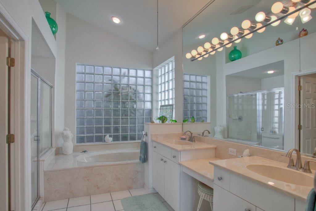 7101 VICTORIA CIR — photo 23
