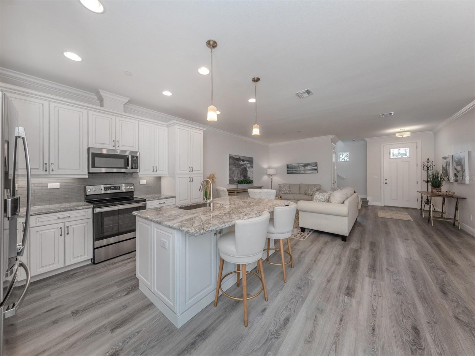 922 E VENICE AVE — photo 8