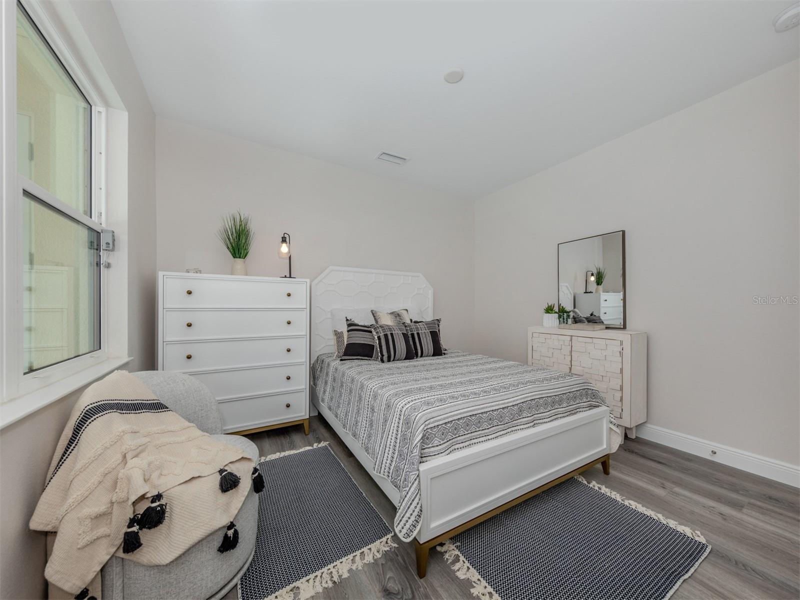 922 E VENICE AVE — photo 10