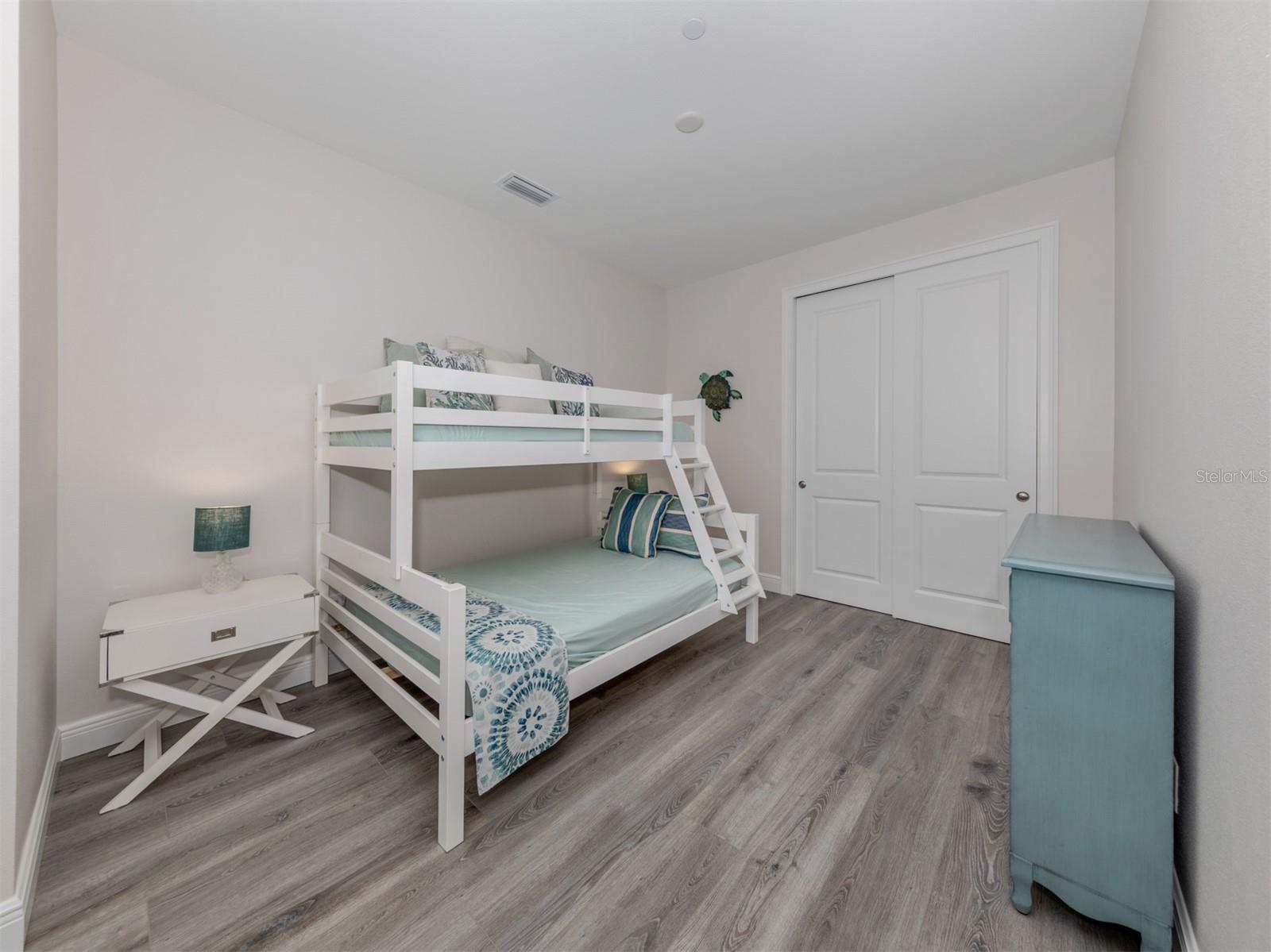 922 E VENICE AVE — photo 21
