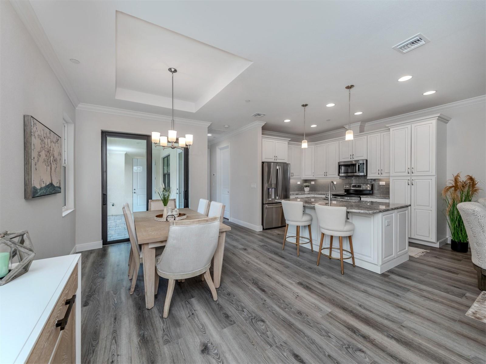 922 E VENICE AVE — photo 4