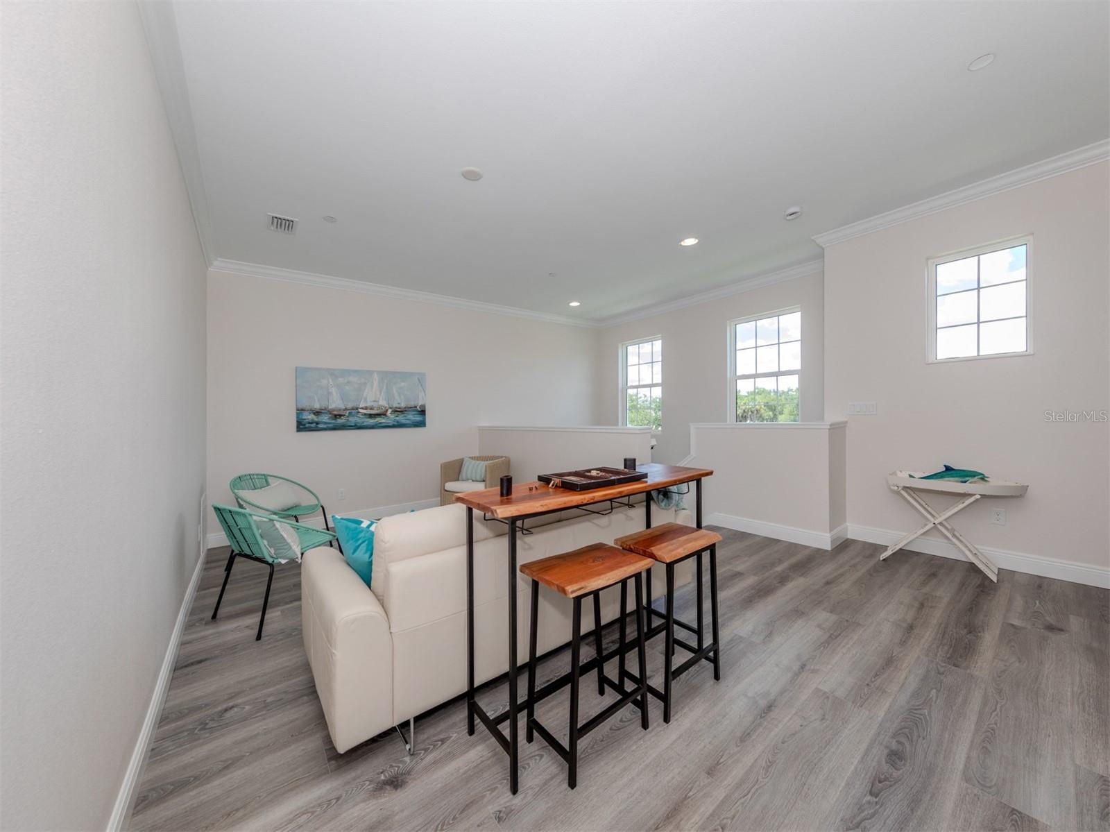 922 E VENICE AVE — photo 17