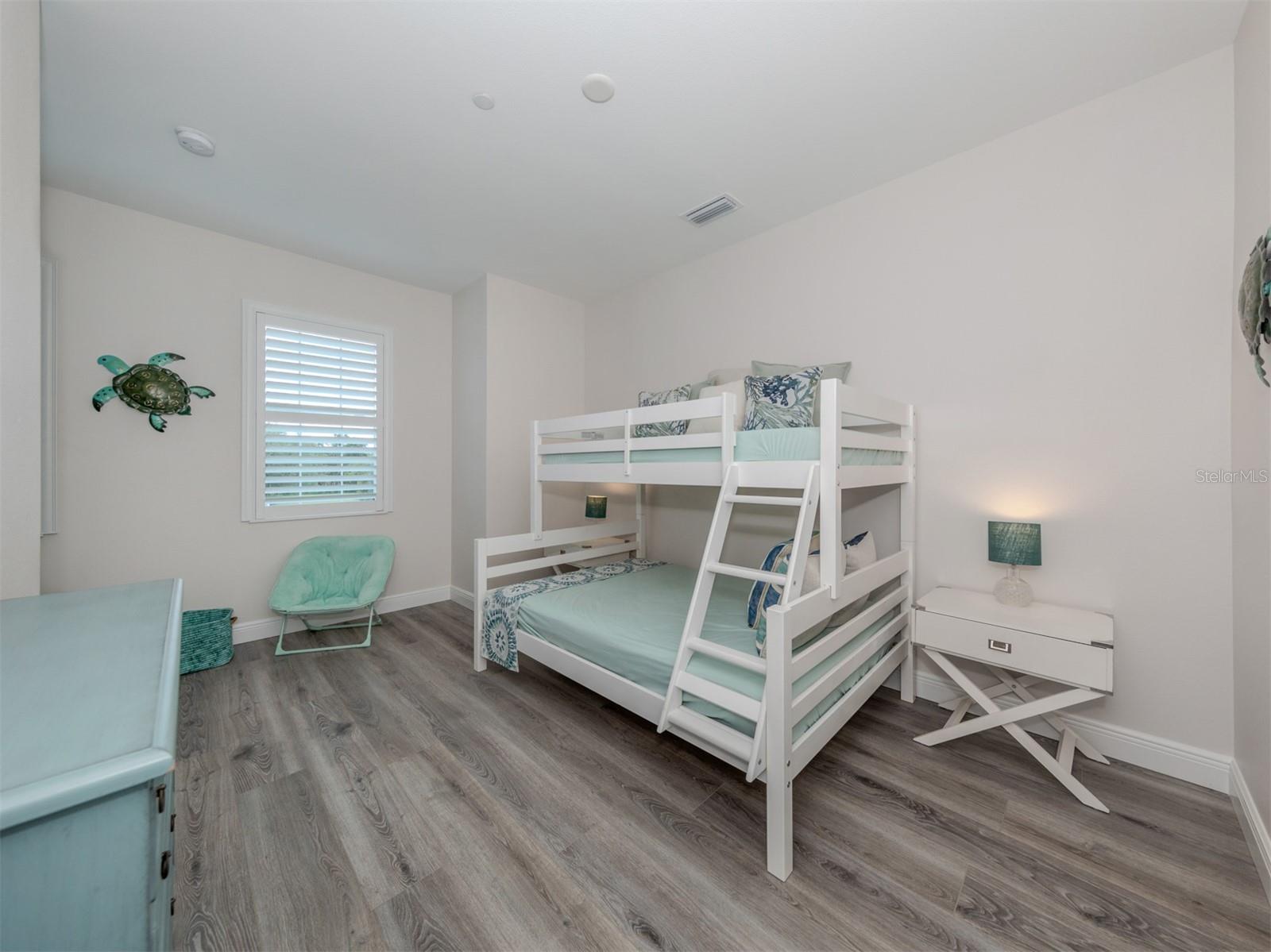 922 E VENICE AVE — photo 20