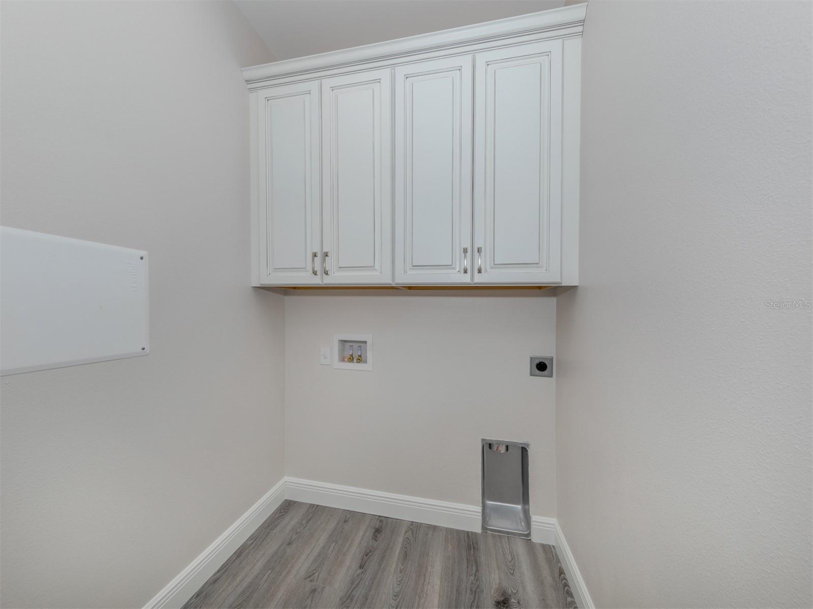 922 E VENICE AVE — photo 12