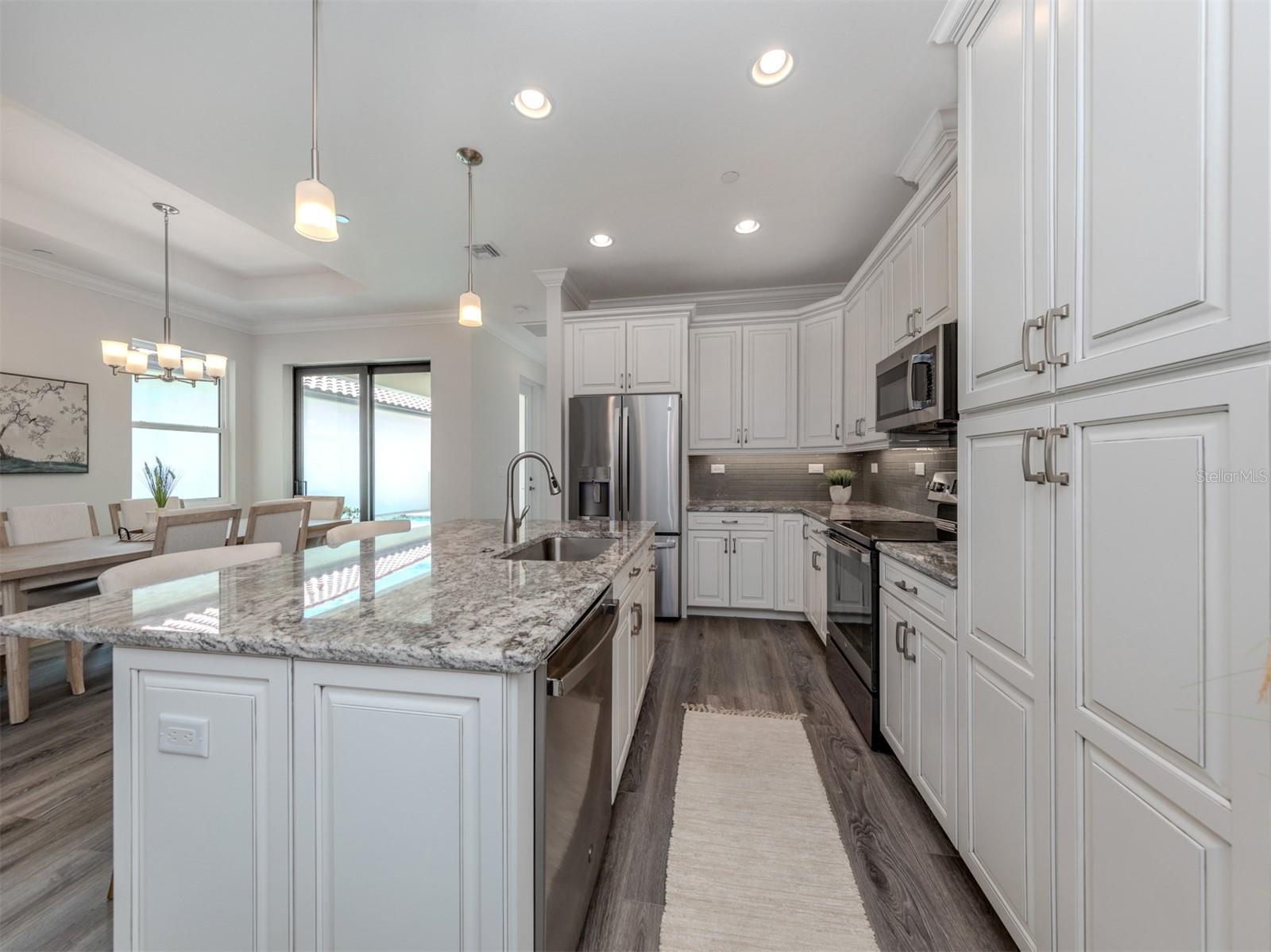 922 E VENICE AVE — photo 9