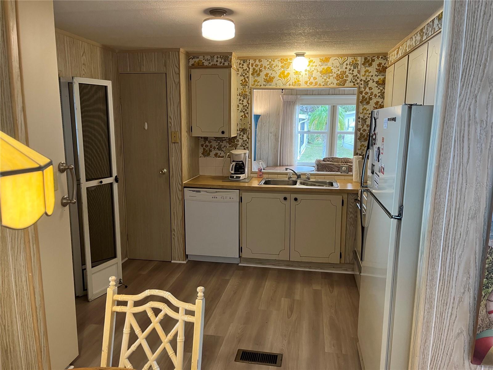 626 CERVINA DR — photo 13