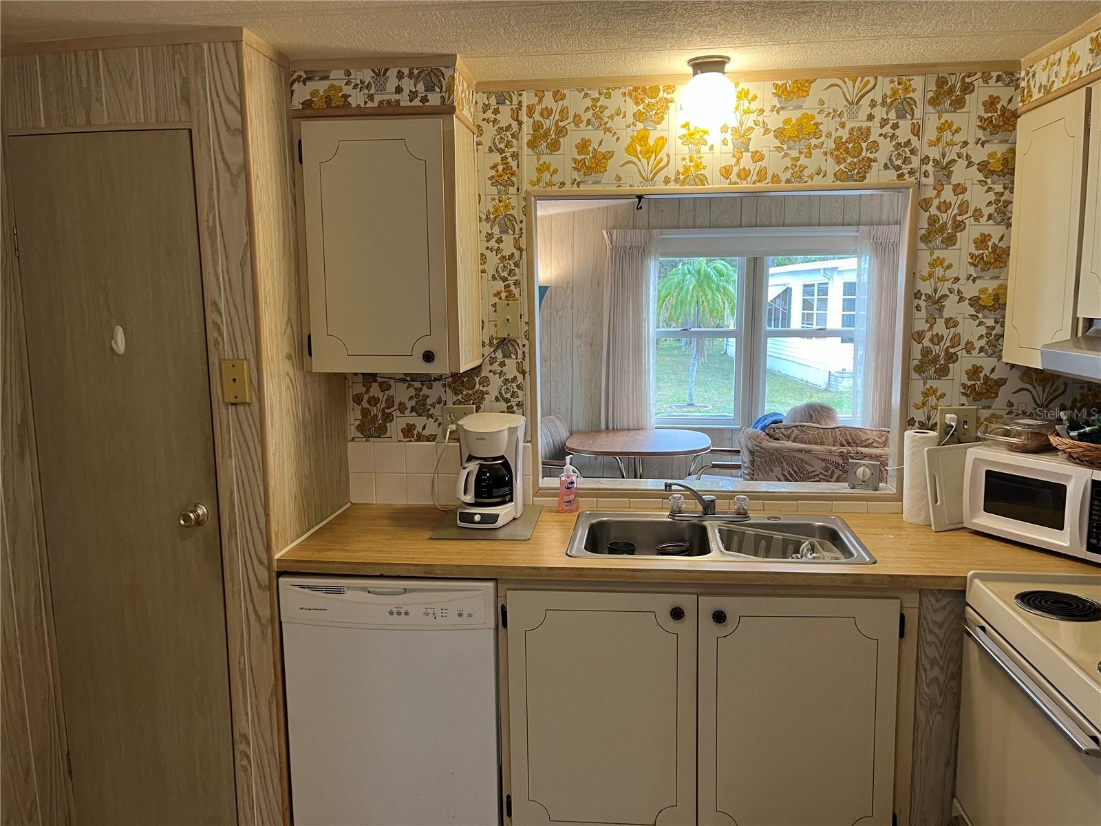 626 CERVINA DR — photo 15