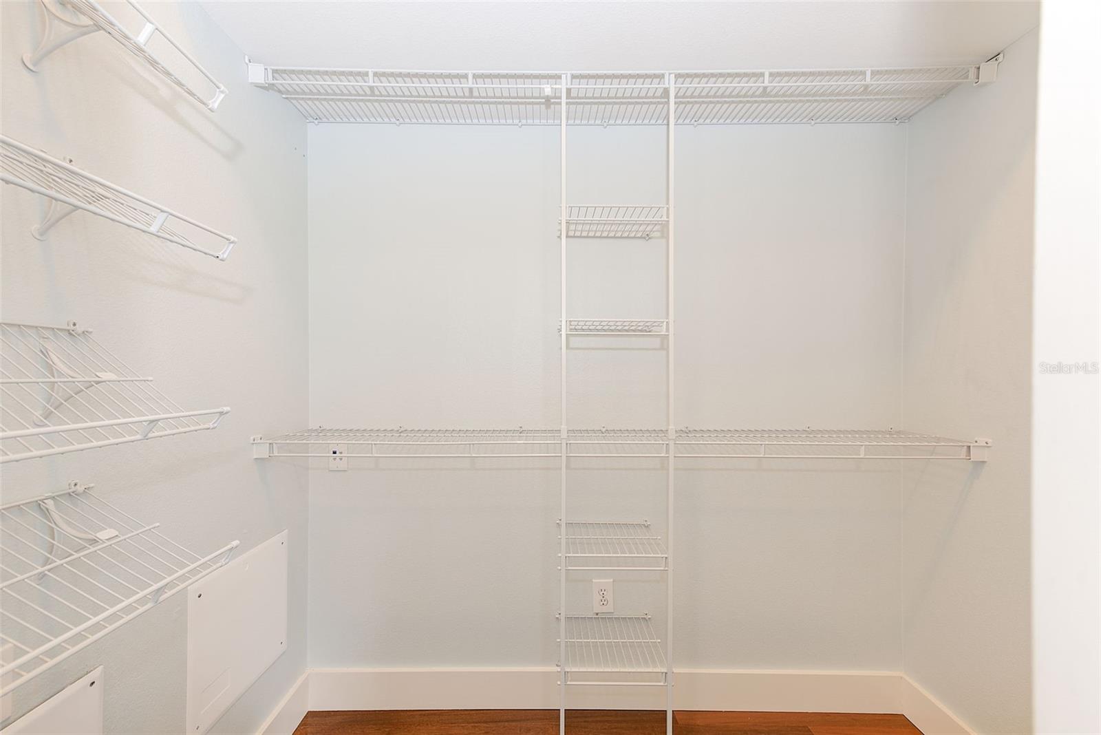 422 DOWN PINE DR — photo 24