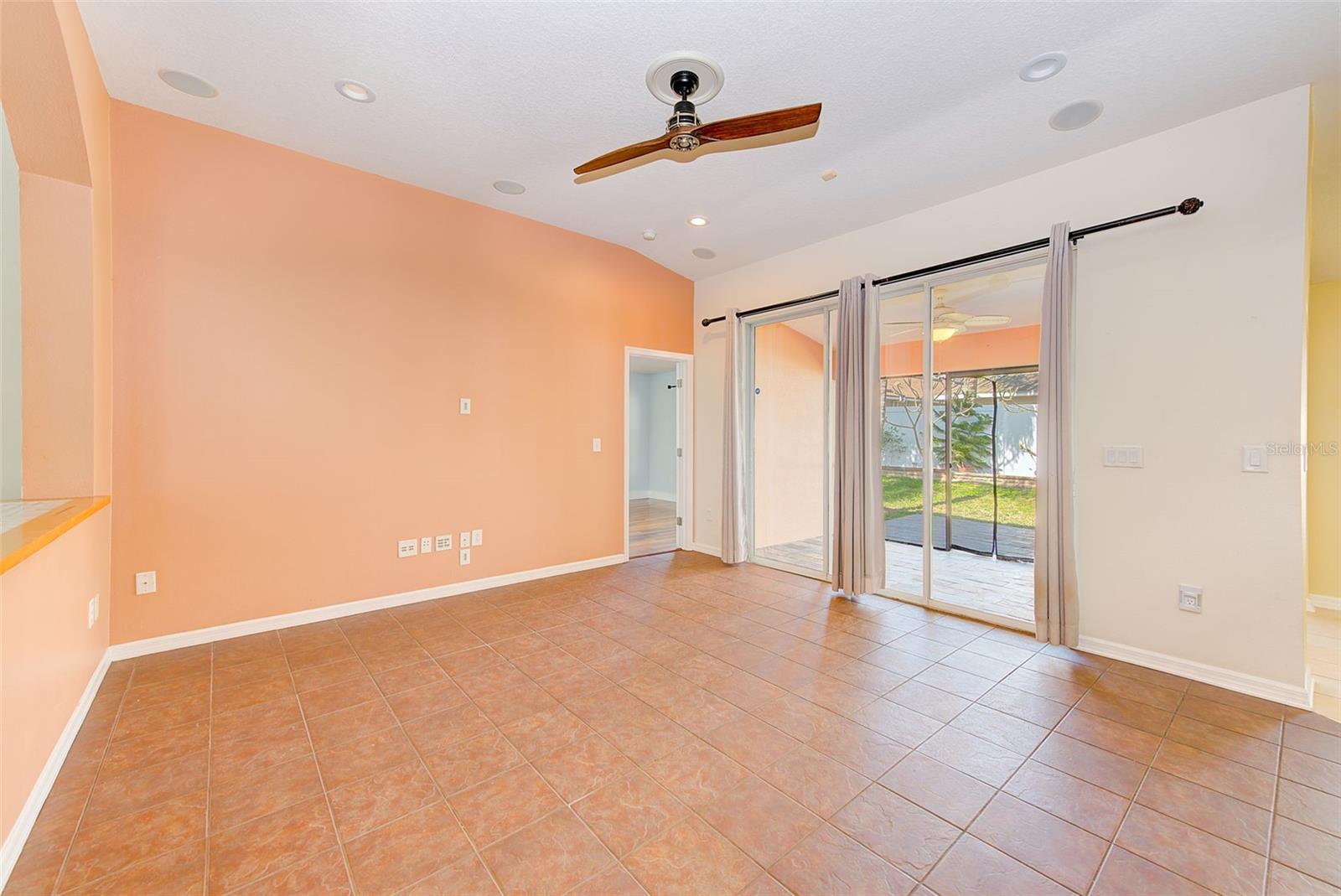 422 DOWN PINE DR — photo 9