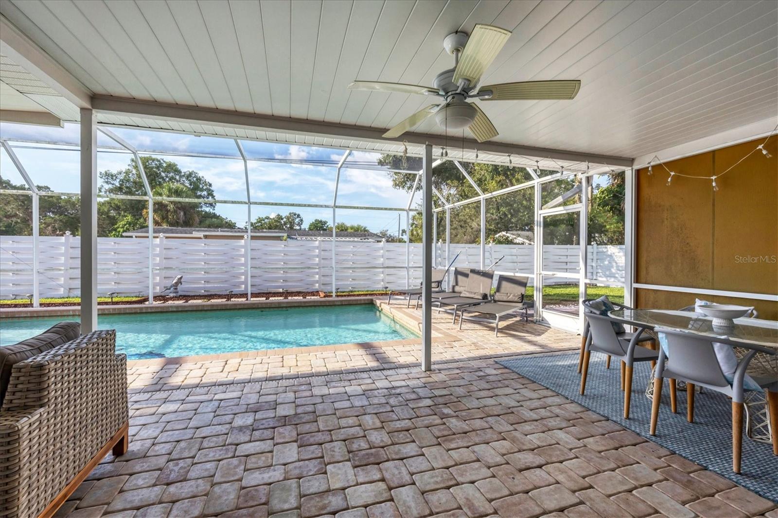 3126 BOUGAINVILLEA ST — photo 25