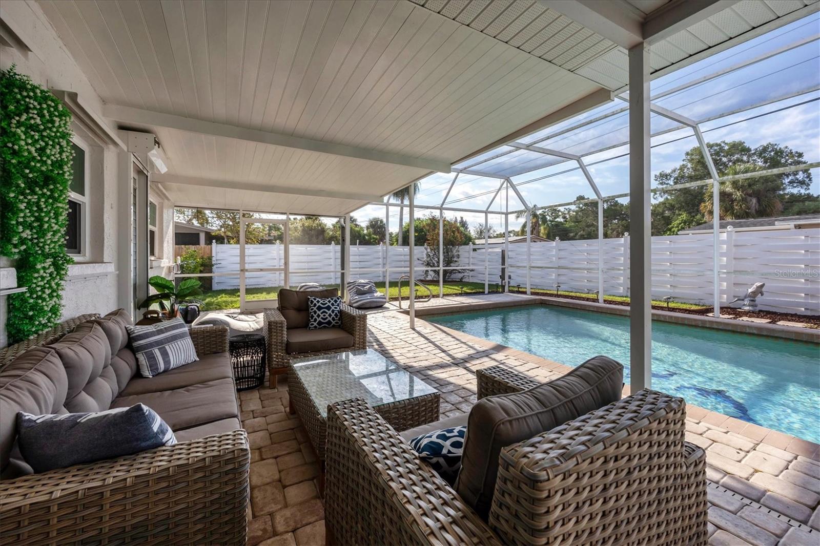 3126 BOUGAINVILLEA ST — photo 2