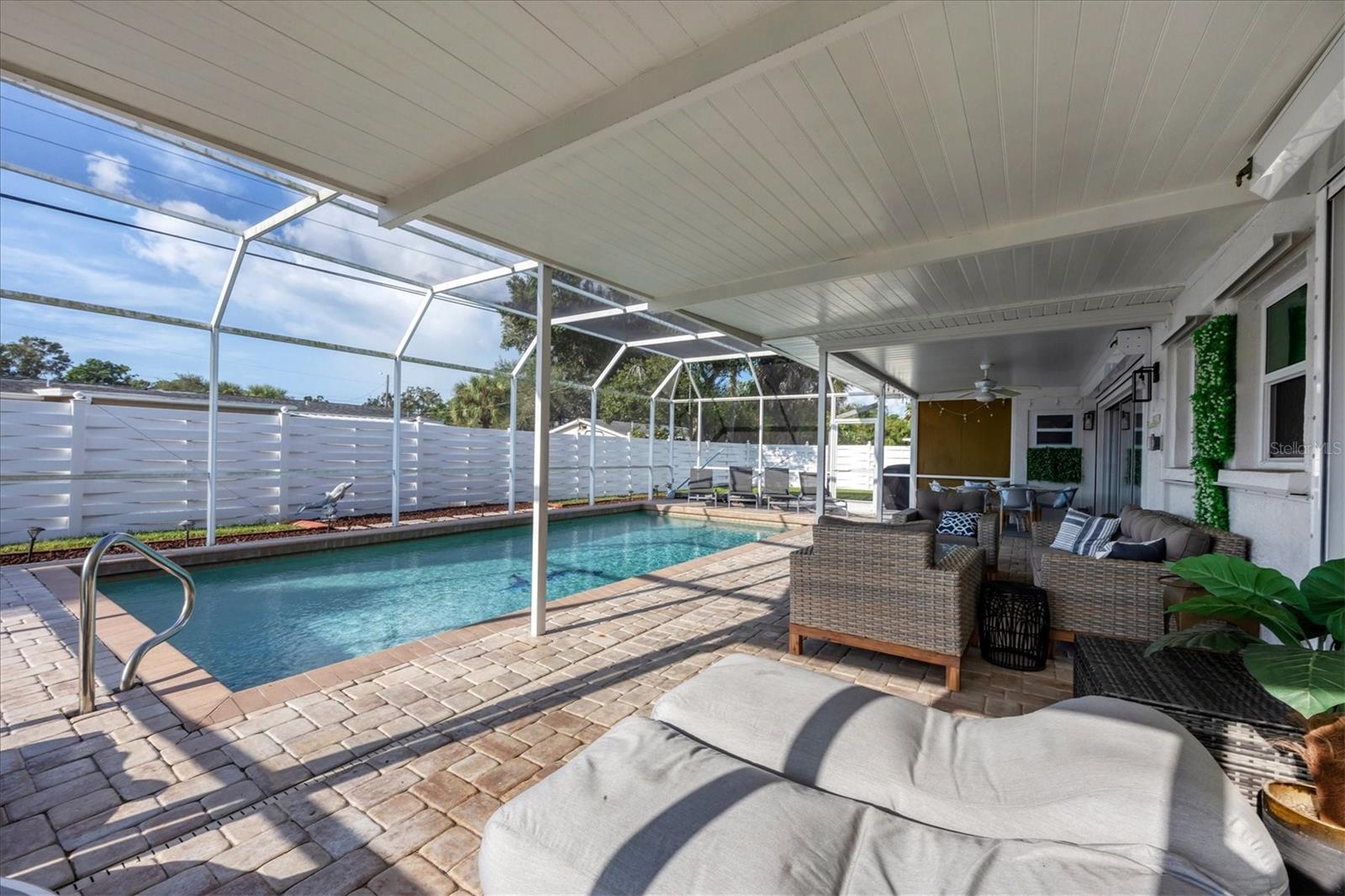 3126 BOUGAINVILLEA ST — photo 21