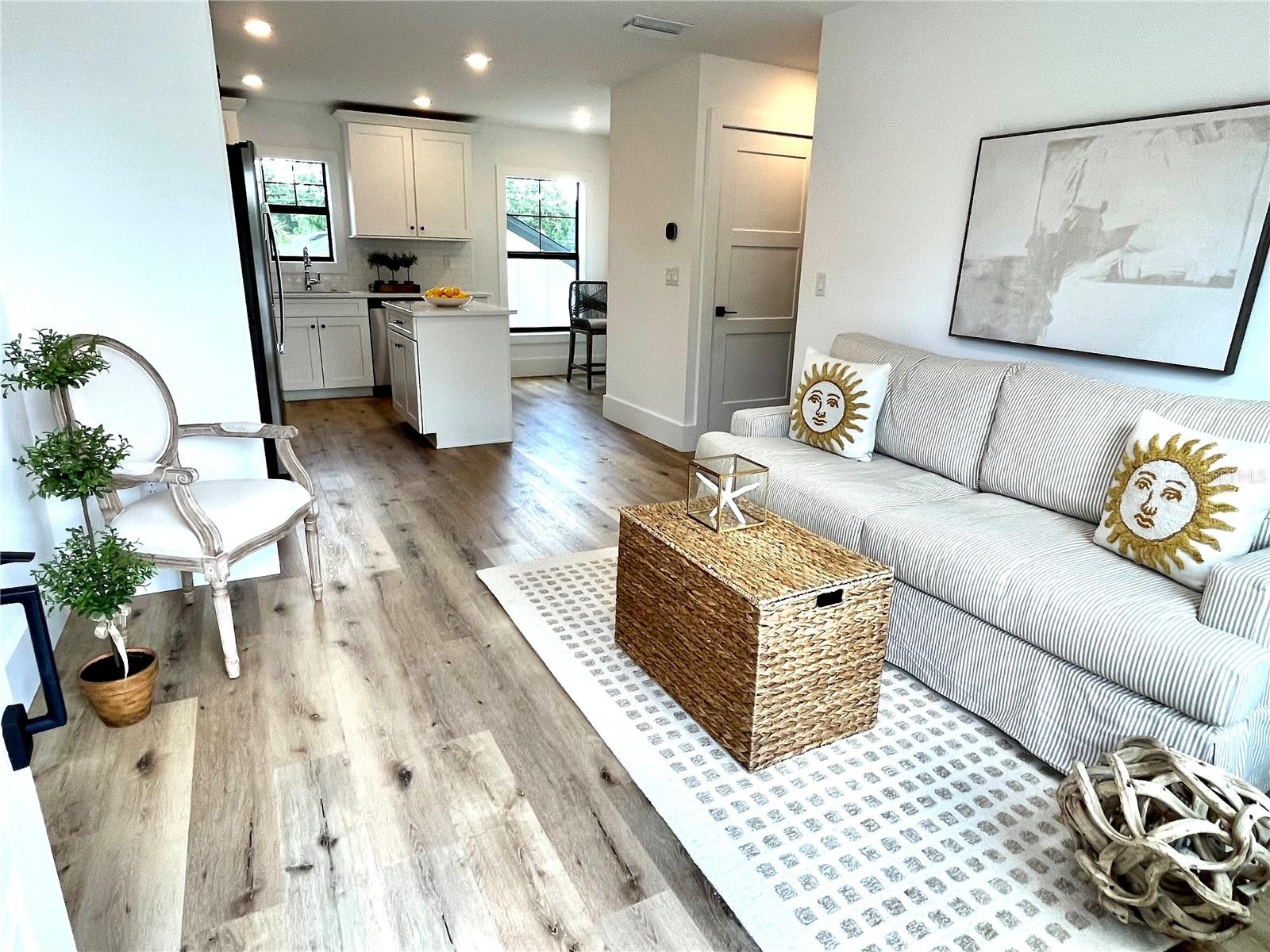 806 S JEFFERSON AVE ##1 — photo 2