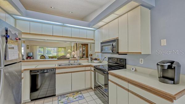5905 DORAL DR — photo 16
