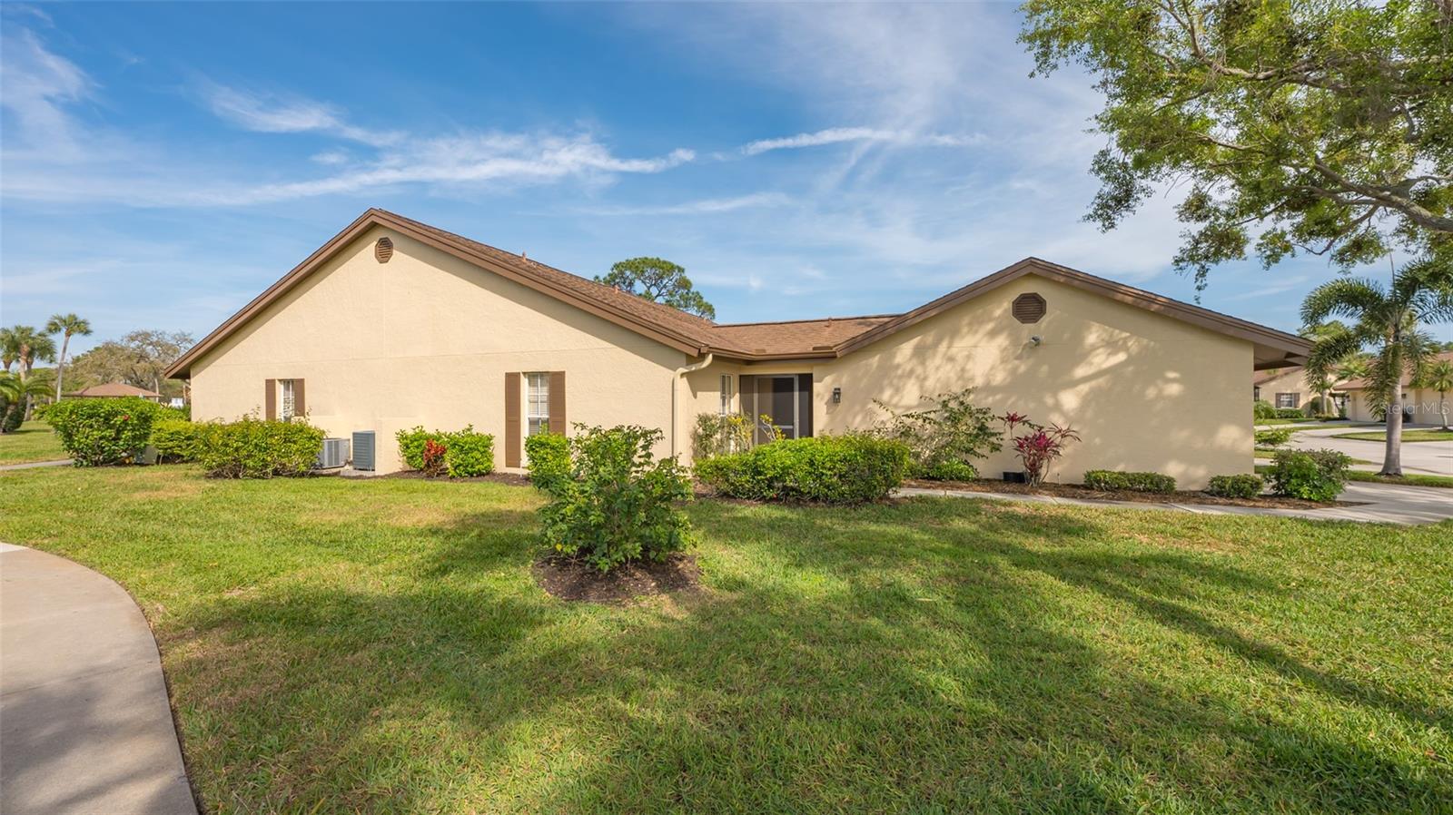 5905 DORAL DR — photo 2