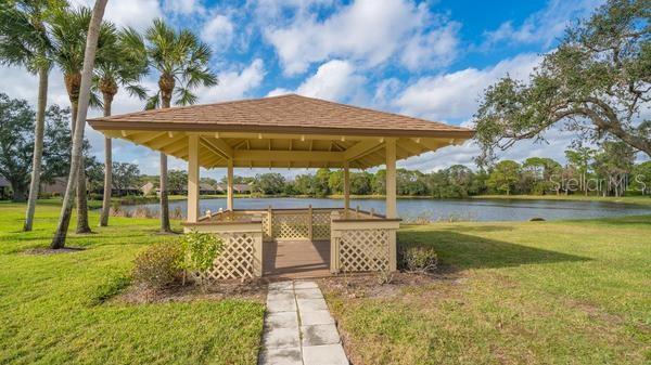 5905 DORAL DR — photo 36