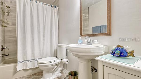 5905 DORAL DR — photo 21