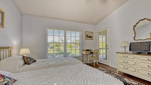 5905 DORAL DR — photo 23