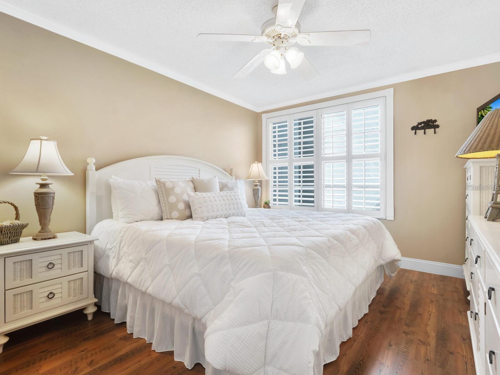 600 SUTTON PL #201 — photo 4