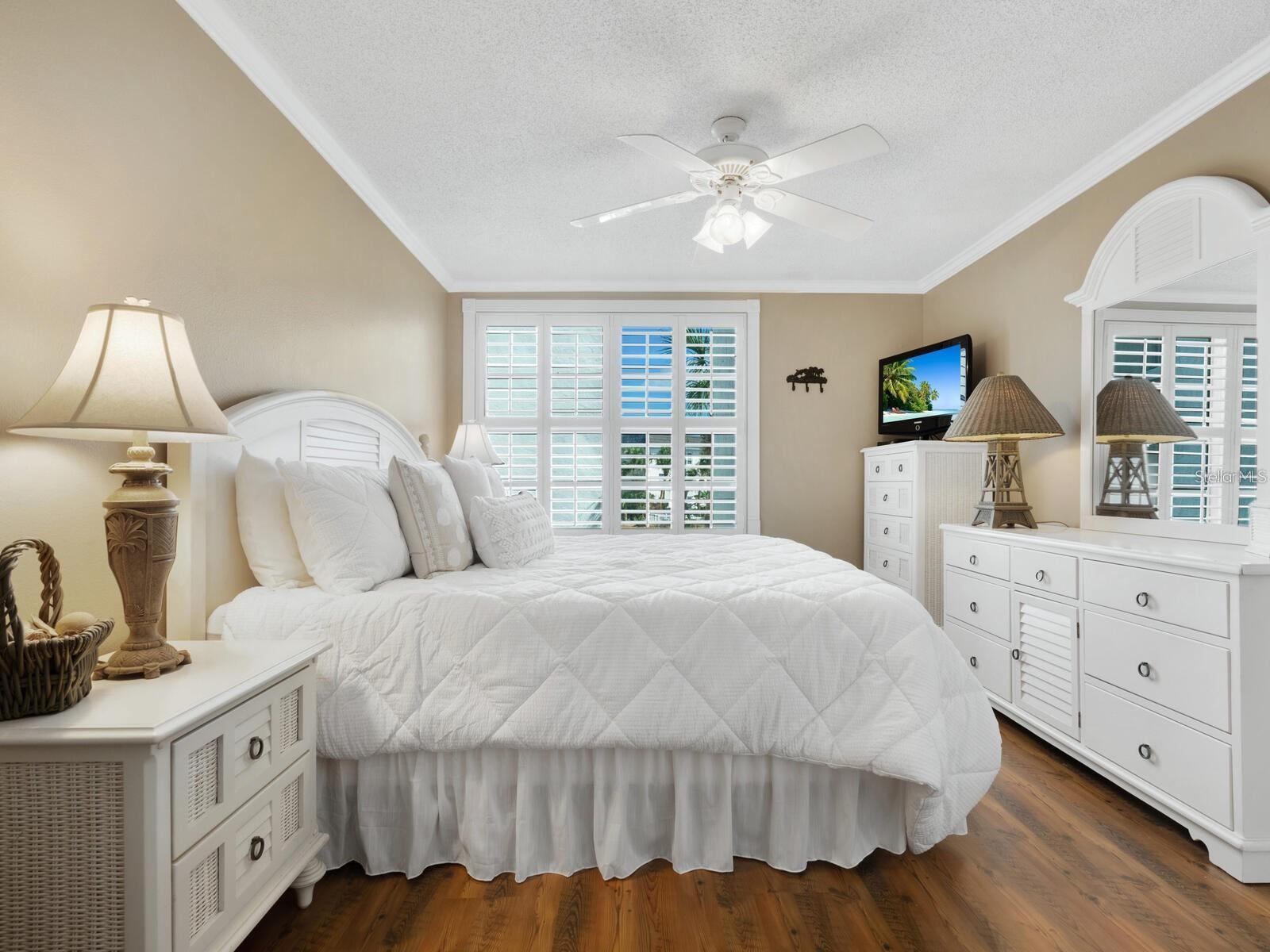 600 SUTTON PL #201 — photo 3